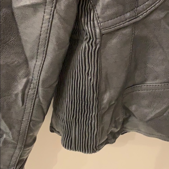 XS fitted faux leather jacket. - Picture 4 of 6